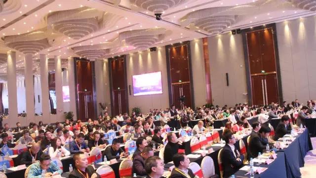 第十六屆中國燈都(dou)産業(ye)高峯論罎在(zai)中山古(gu)鎮擧行